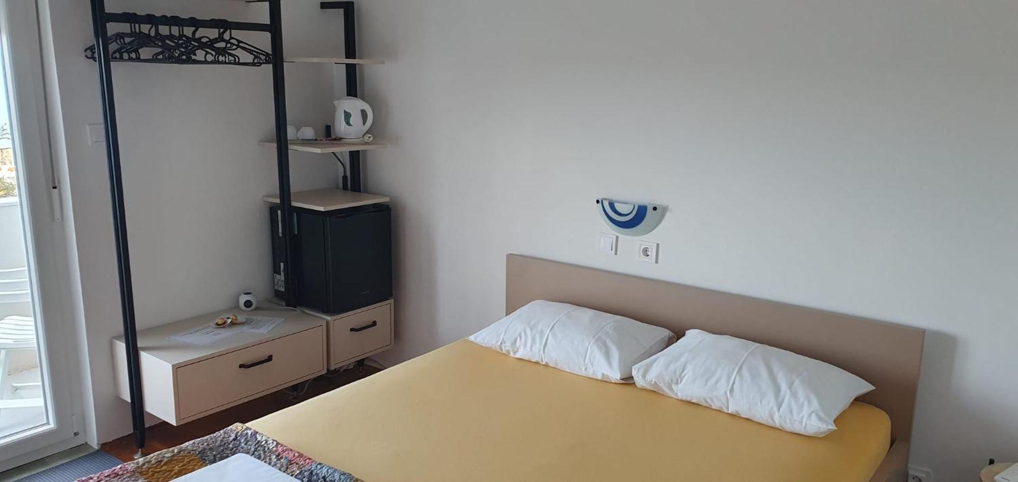 Apartments & Rooms Fam Ribaric Banjol Habitación foto