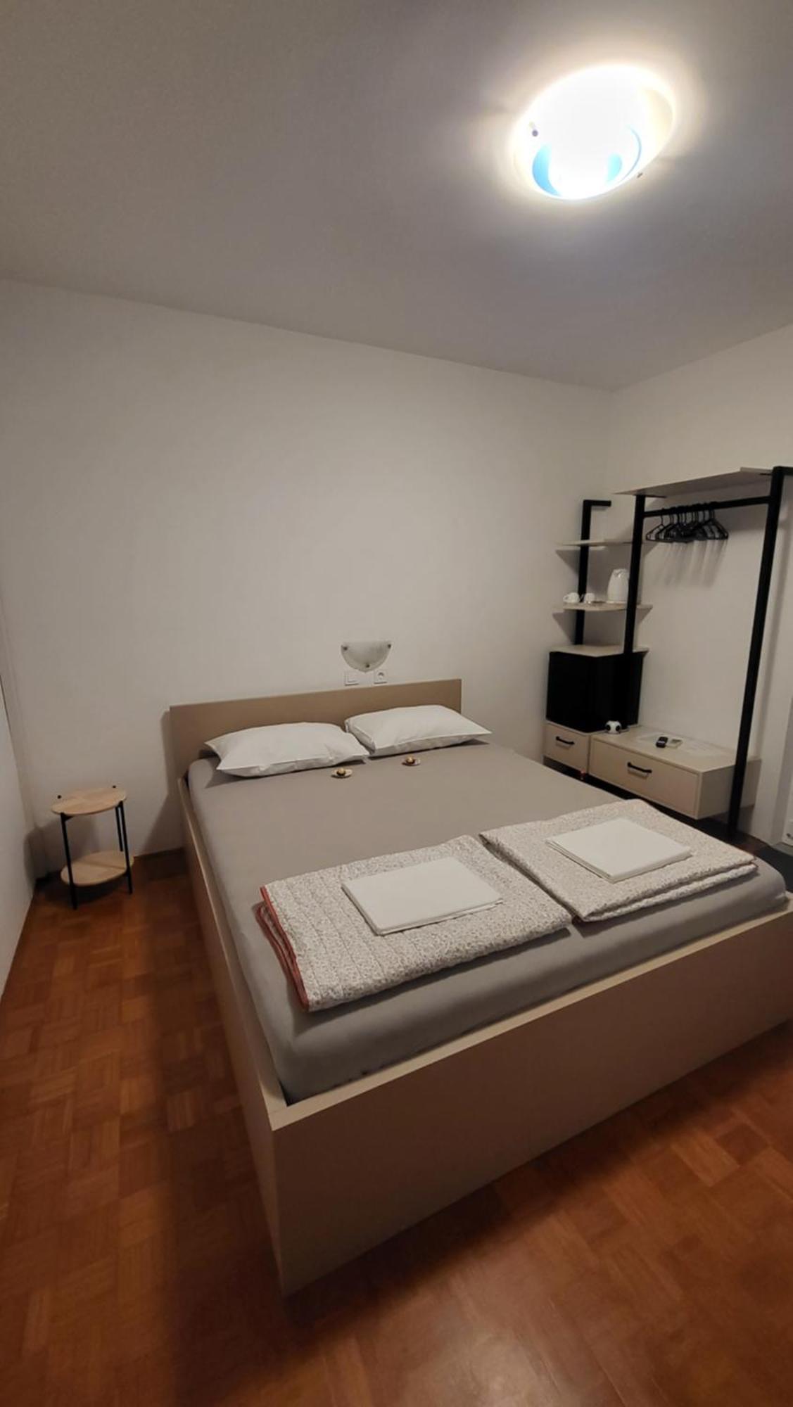 Apartments & Rooms Fam Ribaric Banjol Habitación foto